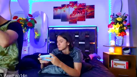 Snapshot of alex_and_fabian chatting on 02-17-25, 06:37 sneider online show from 02-17-25, 06:37