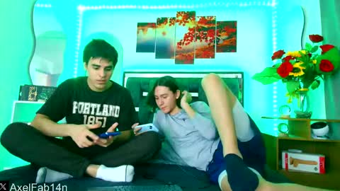 Snapshot of alex_and_fabian chatting on 02-19-25, 07:05 sneider online show from 02-19-25, 07:05