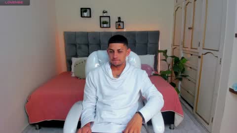 Snapshot of alex_cute77 chatting on 01-11-25, 12:07 alex online show from 01-11-25, 12:07