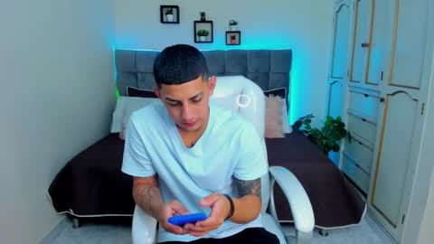 Snapshot of alex_cute77 chatting on 01-24-25, 12:20 alex online show from 01-24-25, 12:20