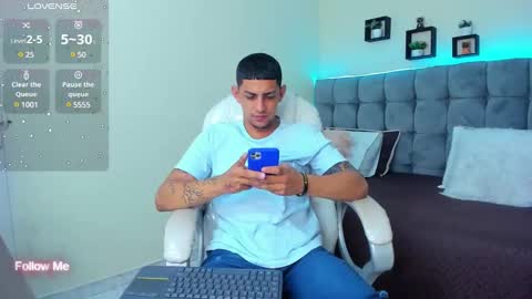 Snapshot of alex_cute77 chatting on 01-31-25, 12:07 alex online show from 01-31-25, 12:07