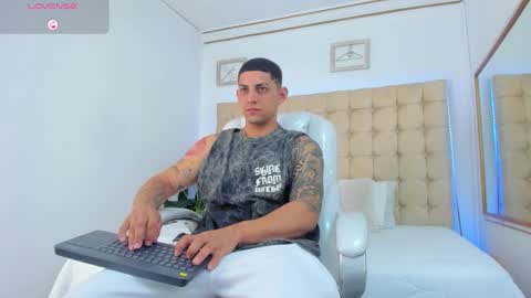 Snapshot of alex_cute77 chatting on 09-29-25, 12:32 alex online show from 09-29-25, 12:32