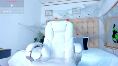 Snapshot of alex_cute77 chatting on 10-13-25, 11:10 alex online show from 10-13-25, 11:10