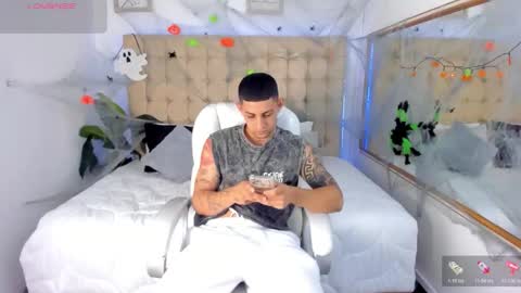 Snapshot of alex_cute77 chatting on 10-17-25, 12:08 alex online show from 10-17-25, 12:08