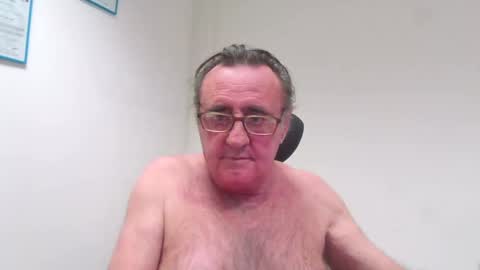 Snapshot of alex_fetishplayer chatting on 01-06-25, 04:23 Alex online show from 01-06-25, 04:23