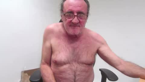 Snapshot of alex_fetishplayer chatting on 01-17-25, 04:04 Alex online show from 01-17-25, 04:04