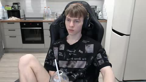 Alex online show from 02-12-25, 06:40