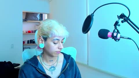 Snapshot of alex_poett chatting on 11-22-25, 10:20 Residente0xxx online show from 11-22-25, 10:20