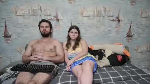 Alex and Sarah online show from 11-24-25, 02:33