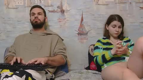 Alex and Sarah online show from 12-15-25, 02:43