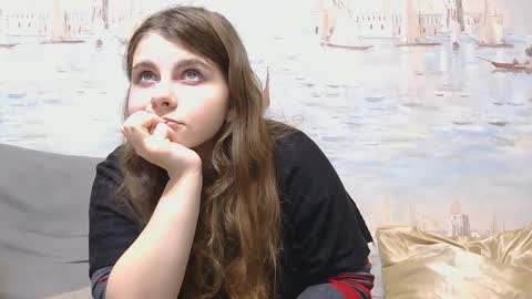 Alex and Sarah online show from 12-17-25, 05:08