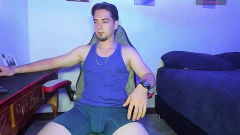 Snapshot of alex_smith0 chatting on 10-29-25, 02:36 online show from 10-29-25, 02:36