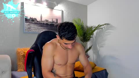 Snapshot of alex_zt chatting on 01-03-25, 11:25 x online show from 01-03-25, 11:25