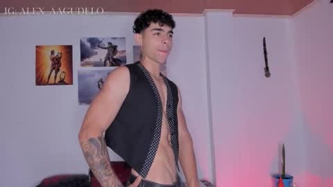 Snapshot of alex_zt chatting on 10-15-25, 07:36 x online show from 10-15-25, 07:36