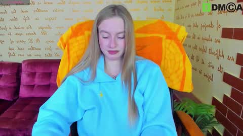 Snapshot of alexa_glory chatting on 10-17-25, 08:00 Alexa online show from 10-17-25, 08:00