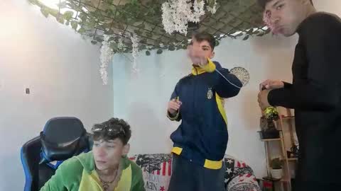 chicos hot online show from 10-28-25, 02:53