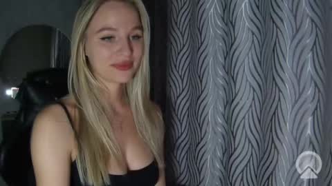 Snapshot of alexandmonika chatting on 09-21-25, 04:19 AlexAndMonika online show from 09-21-25, 04:19