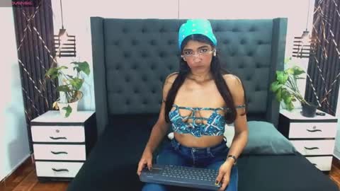 Snapshot of alexandra_castle chatting on 06-23-26, 03:59 MAMASITA online show from 06-23-26, 03:59