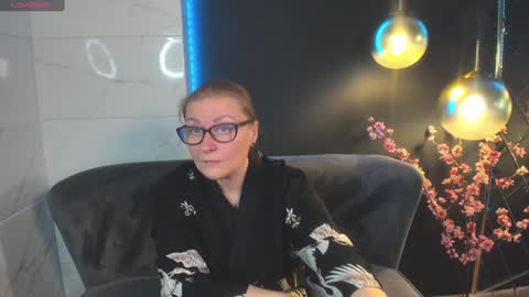 Snapshot of alexandra_kind chatting on 12-20-24, 01:43 Alexandra online show from 12-20-24, 01:43