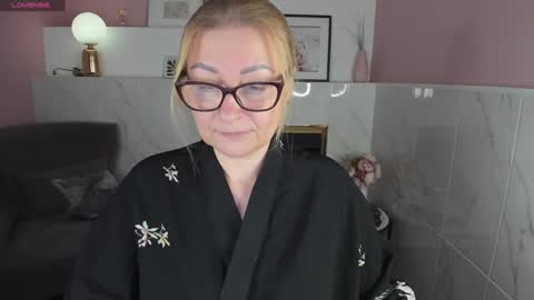 Snapshot of alexandra_kind chatting on 01-14-25, 02:11 Alexandra online show from 01-14-25, 02:11