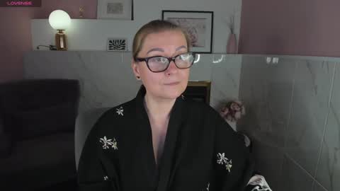 Snapshot of alexandra_kind chatting on 01-16-25, 12:12 Alexandra online show from 01-16-25, 12:12