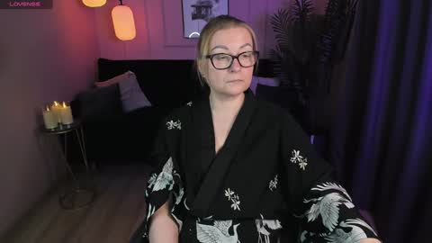 Snapshot of alexandra_kind chatting on 01-21-25, 12:46 Alexandra online show from 01-21-25, 12:46