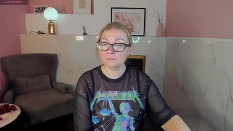 Snapshot of alexandra_kind chatting on 02-17-25, 11:44 Alexandra online show from 02-17-25, 11:44