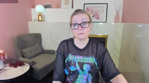 Snapshot of alexandra_kind chatting on 02-27-25, 06:18 Alexandra online show from 02-27-25, 06:18