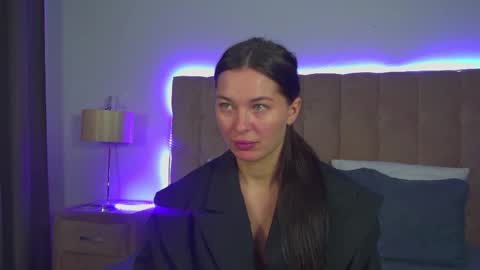 AlexandraBloom online show from 11-30-25, 06:12