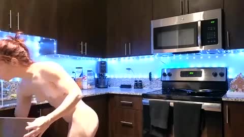 Alexi online show from 01-06-25, 01:41