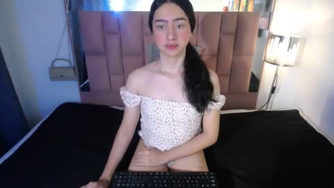 -- ALEXIS -- online show from 10-11-25, 01:38