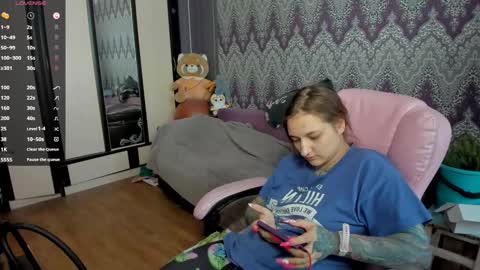 Snapshot of alexracc00n chatting on 01-21-25, 06:00 Alex online show from 01-21-25, 06:00