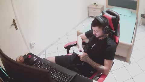 Snapshot of alexthepro00 chatting on 10-03-25, 11:24 alexthepro00 online show from 10-03-25, 11:24