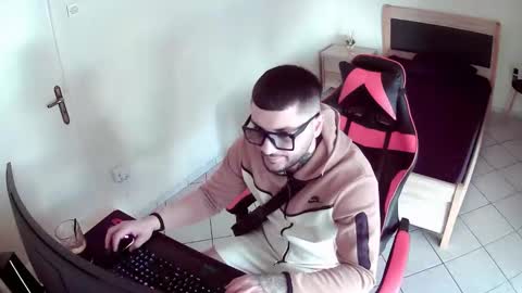 Snapshot of alexthepro00 chatting on 01-13-26, 12:21 alexthepro00 online show from 01-13-26, 12:21