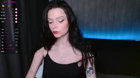 Alexa Bloom online show from 10-31-25, 05:08