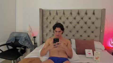 Alexxander Hall online show from 09-17-25, 01:40