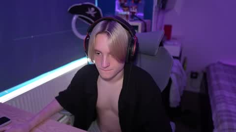 Snapshot of alexycutie chatting on 09-13-25, 08:36 Alexycutie online show from 09-13-25, 08:36