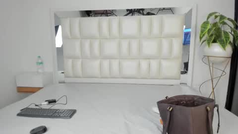 Alhana online show from 12-15-25, 08:24