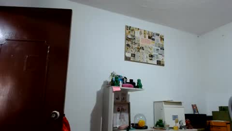 Snapshot of alia054 chatting on 06-15-26, 12:51 Alia online show from 06-15-26, 12:51