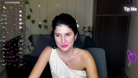 Snapshot of alianna_solo_kiss chatting on 01-11-25, 06:01 Alianna online show from 01-11-25, 06:01