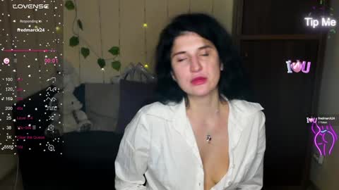 Snapshot of alianna_solo_kiss chatting on 01-13-25, 03:47 Alianna online show from 01-13-25, 03:47