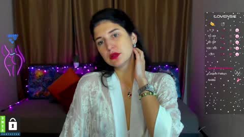 Snapshot of alianna_solo_kiss chatting on 01-15-25, 06:33 Alianna online show from 01-15-25, 06:33