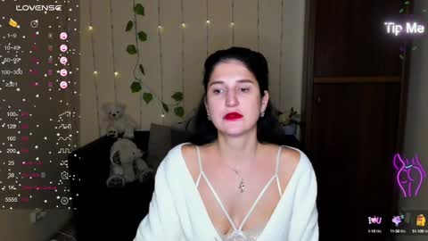 Snapshot of alianna_solo_kiss chatting on 01-21-25, 09:35 Alianna online show from 01-21-25, 09:35