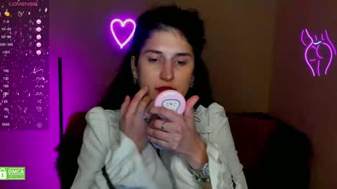 Snapshot of alianna_solo_kiss chatting on 01-22-25, 04:12 Alianna online show from 01-22-25, 04:12