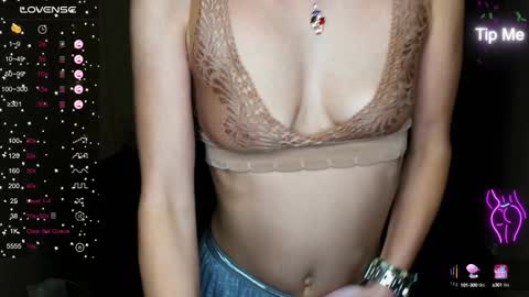 Snapshot of alianna_solo_kiss chatting on 01-28-25, 09:41 Alianna online show from 01-28-25, 09:41