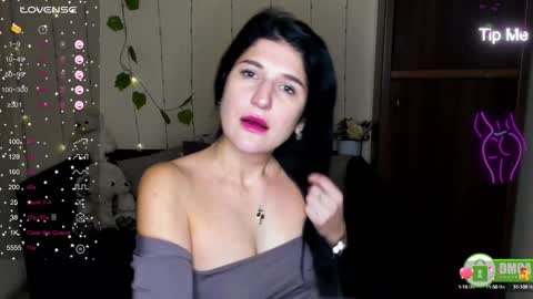 Snapshot of alianna_solo_kiss chatting on 02-05-25, 06:35 Alianna online show from 02-05-25, 06:35