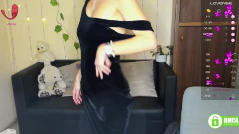 Snapshot of alianna_solo_kiss chatting on 02-07-25, 04:03 Alianna online show from 02-07-25, 04:03