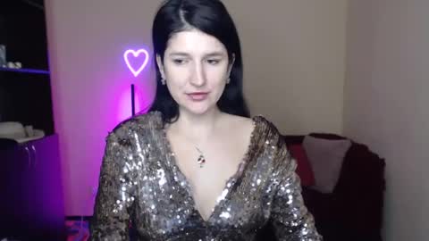 Snapshot of alianna_solo_kiss chatting on 02-19-25, 06:33 Alianna online show from 02-19-25, 06:33