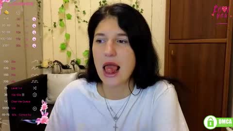 Snapshot of alianna_solo_kiss chatting on 09-17-25, 05:31 Alianna online show from 09-17-25, 05:31