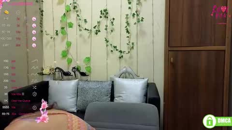 Snapshot of alianna_solo_kiss chatting on 09-18-25, 11:23 Alianna online show from 09-18-25, 11:23